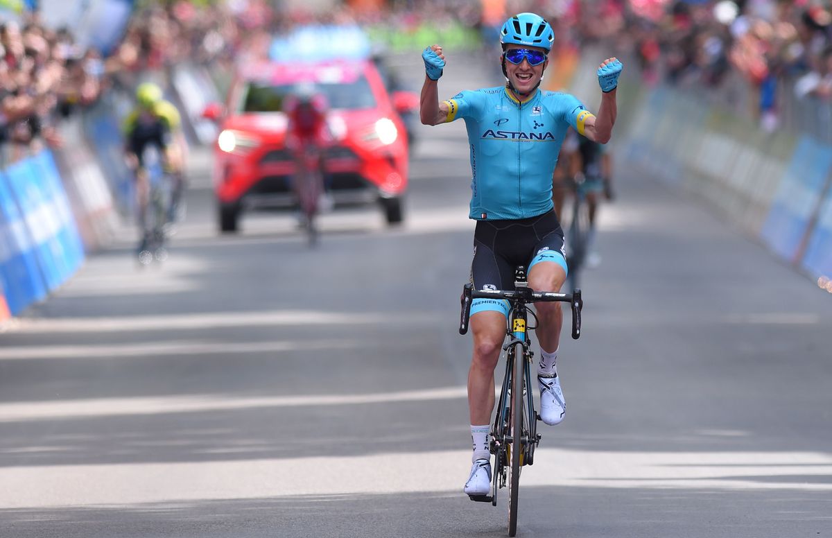 Pello Bilbao (Astana) celebrates winning stage 7