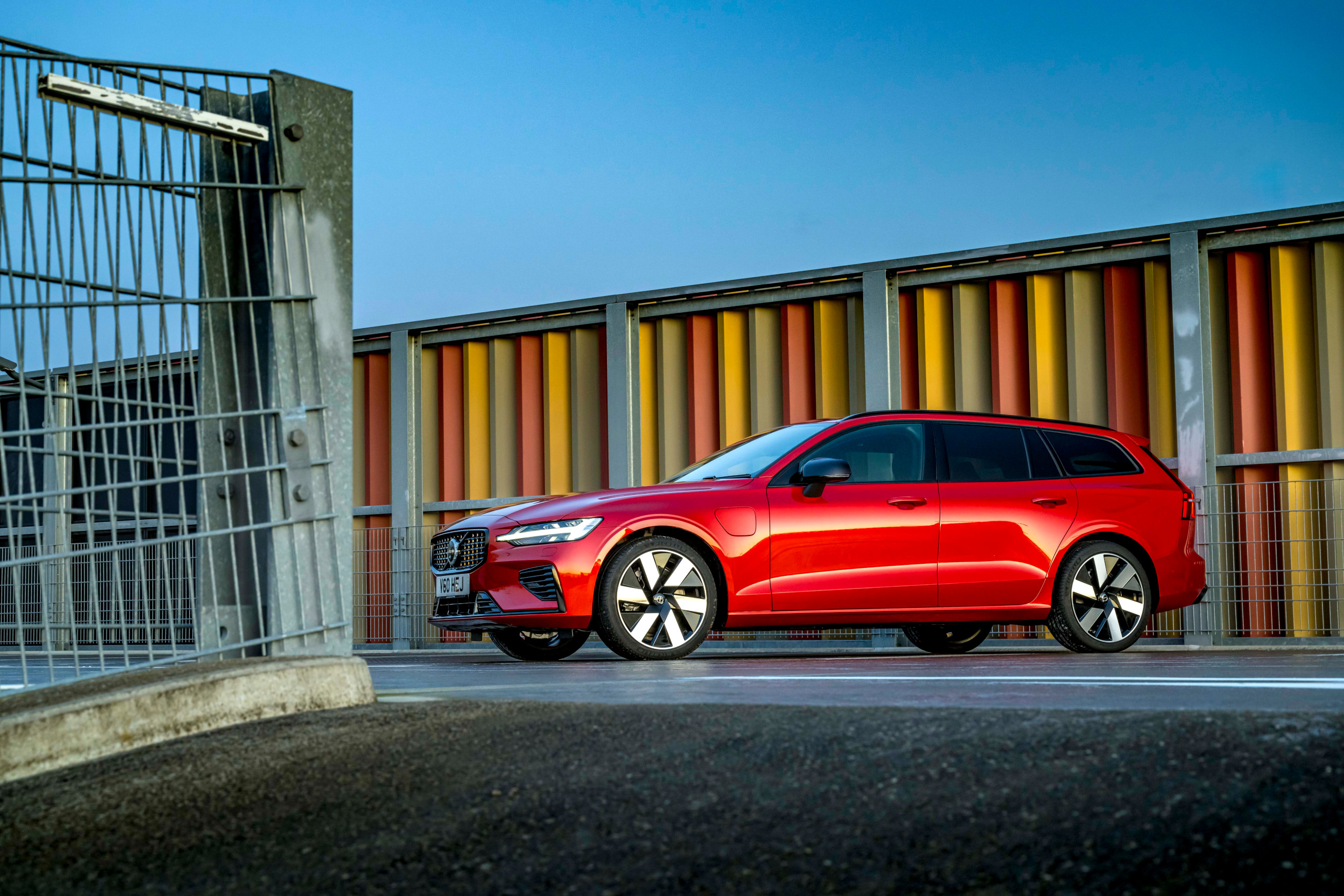 Volvo V60 is old school by today's standards but still impresses