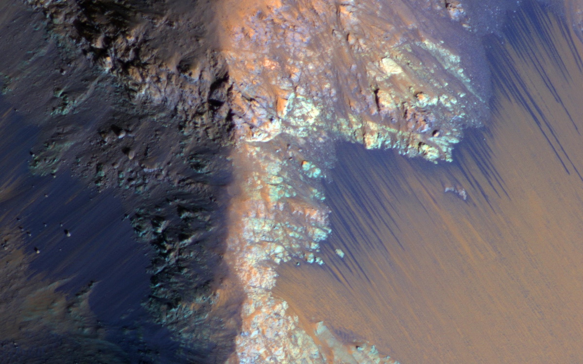 Dark Streaks in Coprates Chasma