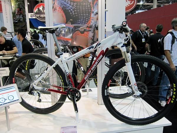 The Rocky Mountain Vertex 950 is aimed at racers but rack mounts on the rear stays still cater to expanded versatility.