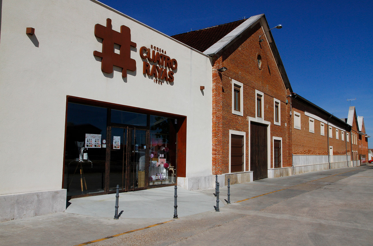 The Cuatro Rayas winery &ndash; a cream building with the cooperative's logo in dark red