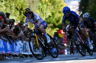 LEUVEN BELGIUM SEPTEMBER 25 LR Anna Henderson of Great Britain and Elisa Longo Borghini of Italy compete during the 94th UCI Road World Championships 2021 Women Elite Road Race a 1577km race from Antwerp to Leuven flanders2021 on September 25 2021 in Leuven Belgium Photo by Tim de WaeleGetty Images