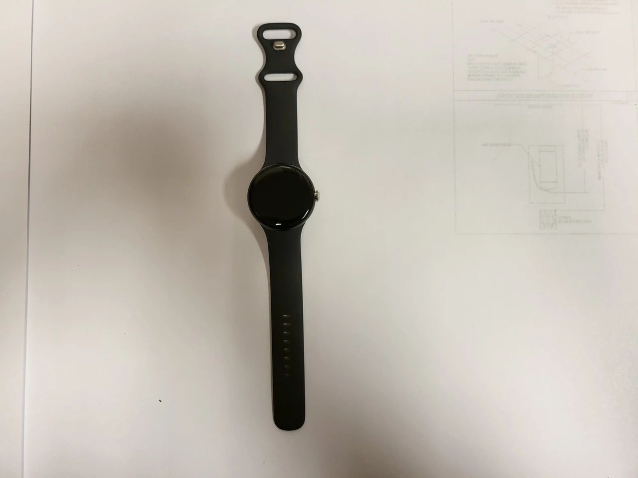 Google Pixel Watch leaked with the bands on