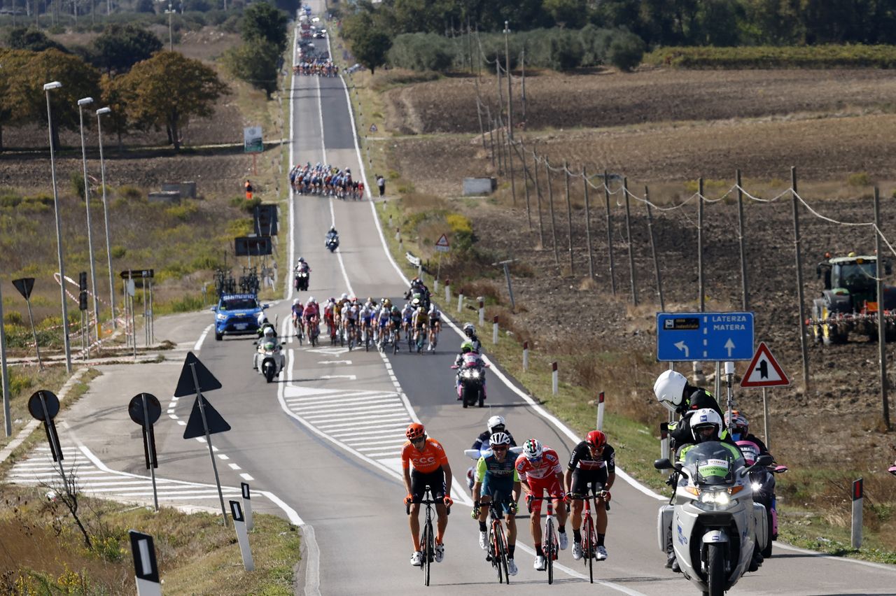 Giro dItalia 2020 103th Edition 7th stage Matera Brindisi 143km 09102020 Ventaglio Echelon photo Luca BettiniBettiniPhoto2020