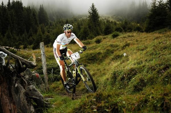 Alban Lakata makes his first race appearance as marathon World Champion.