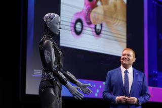 The 2024 NAB Show Welcome Session featured a presentation with Ameca, an autonomously AI-powered humanoid robot, and Futuri Media Founder and CEO, Daniel Anstandig.