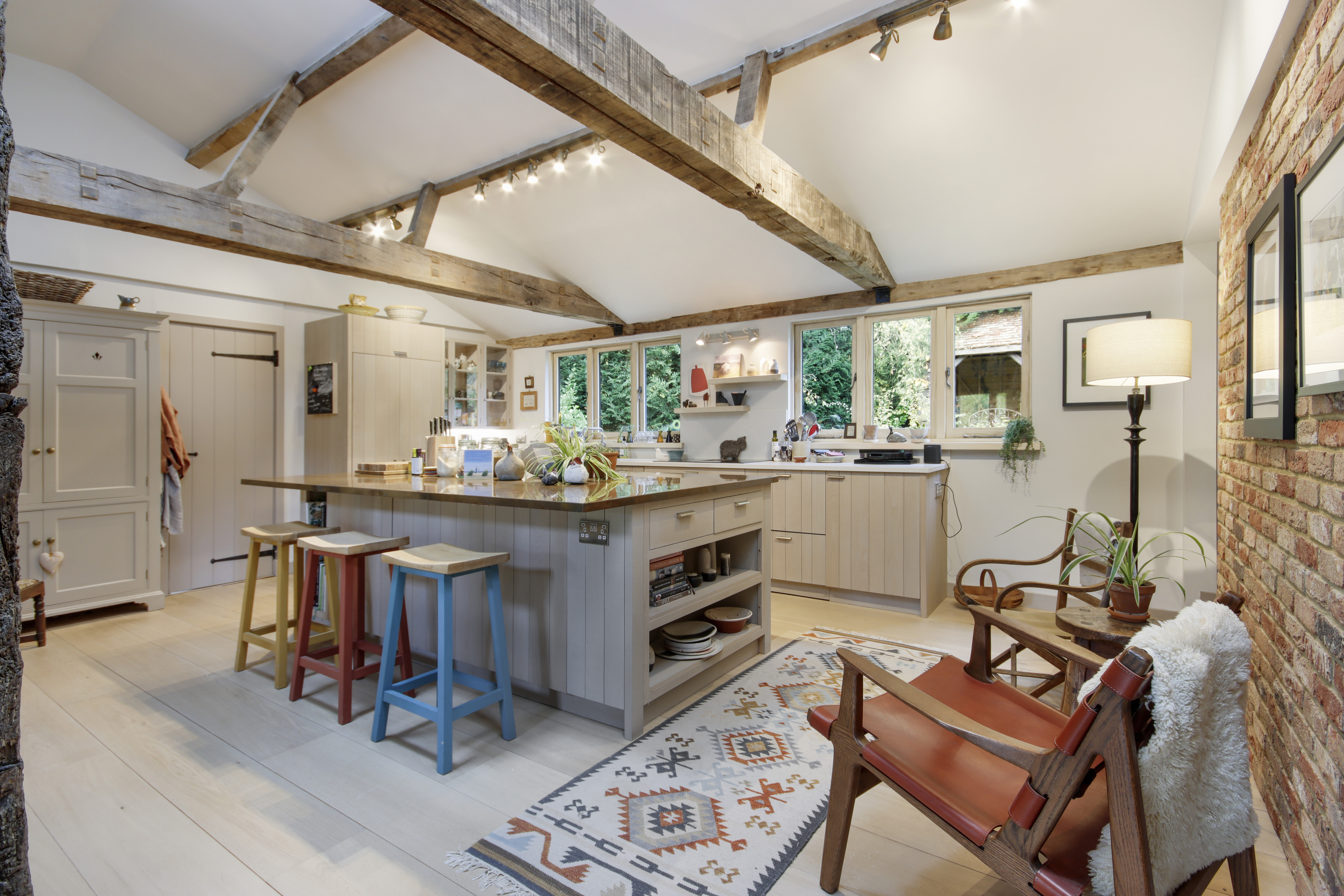 Property for sale with beautiful kitchen: The Granary Barn, Sheepstreet Lane, Etchingham, East Sussex.