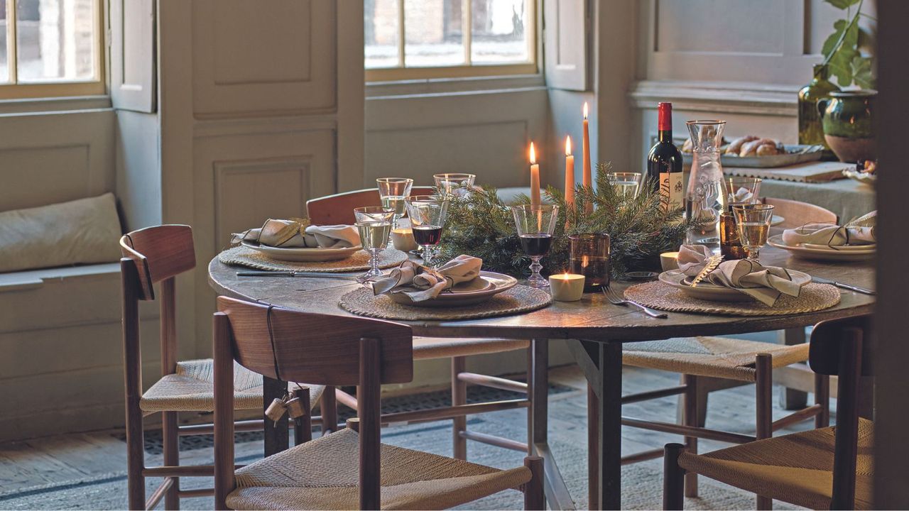 Christmas table decor with round table and rustic style