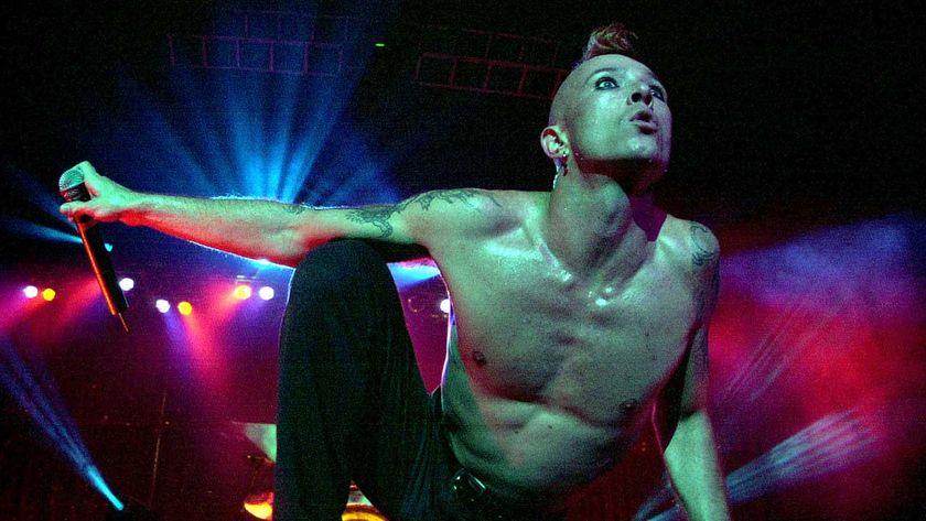 Scott Weiland onstage in 2000