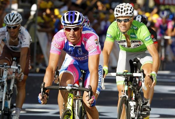 Alessandro Petacchi (Lampre - Farnese Vini) narrowed the points deficit to green jersey holder Thor Hushovd.