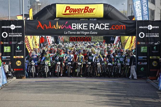 Riders lined up ahead of stage 4