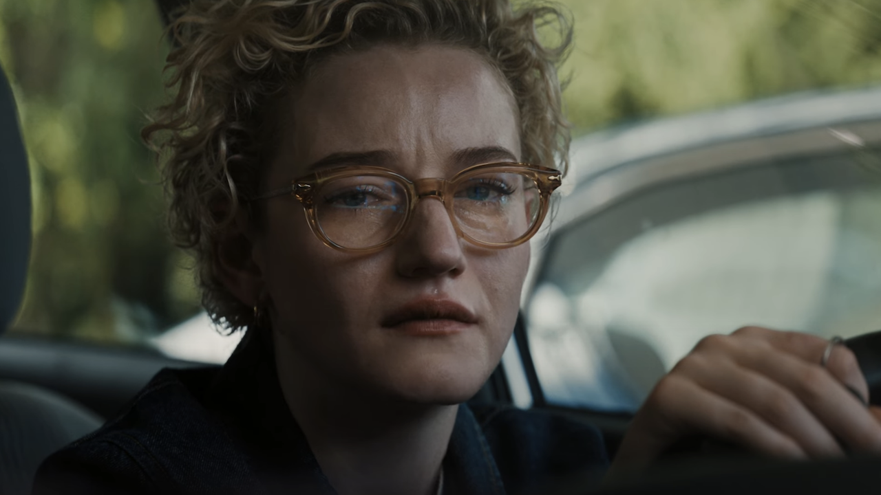 Julia Garner crying in her car in Weapons