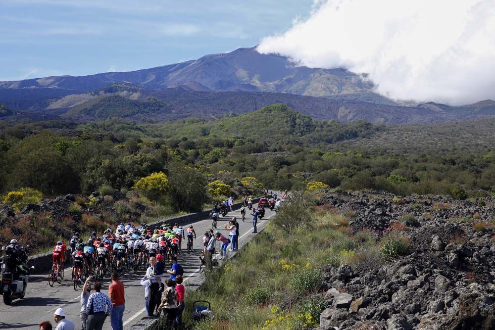The 2017 Giro heads towards a cloud-covered Mount Etna