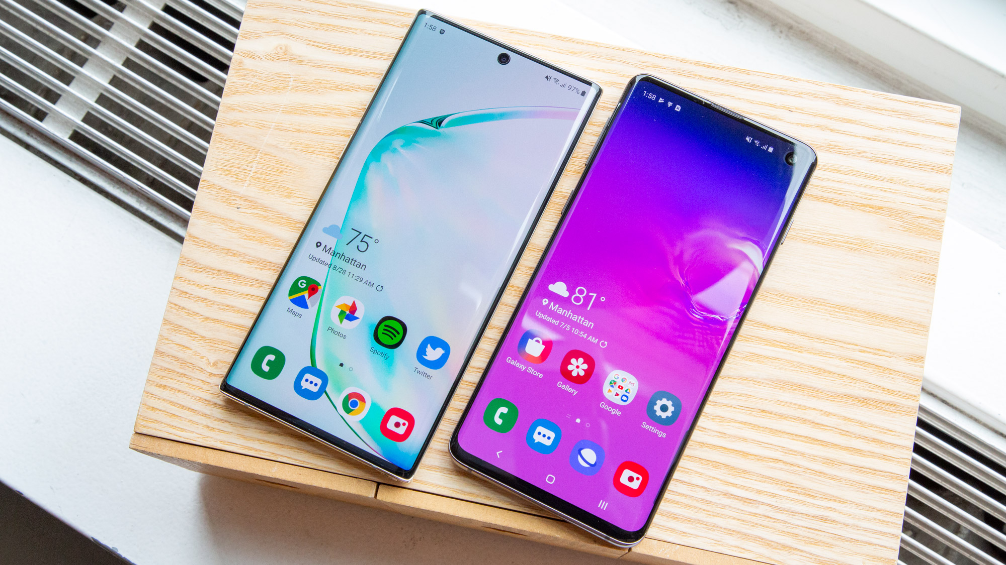 Samsung Galaxy Note 10 vs. Apple iPhone XS Max: Big Phone Battle