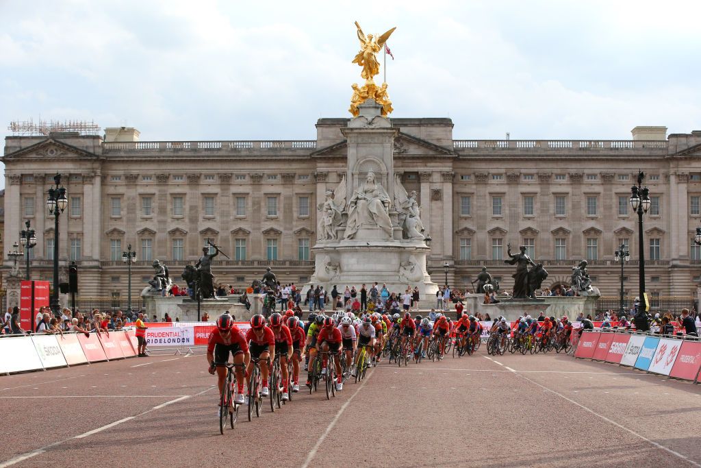 LONDON ENGLAND AUGUST 03 Julia Soek of The Netherlands and Team Sunweb Floortje Mackaij of The Netherlands and Team Sunweb Leah Kirchmann of Canada and Team Sunweb Coryn Rivera of The United States and Team Sunweb Peloton BuckinghRideLondon Classique 2019 passes Buckingham Palaceam Palace Peloton during the 7th Prudential RideLondon Classique 2019 a 68km stage from The Mall London to The Mall London RideLondon RideLondon UCIWT PRLClassic on August 03 2019 in London England Photo by Alex LiveseyGetty Images