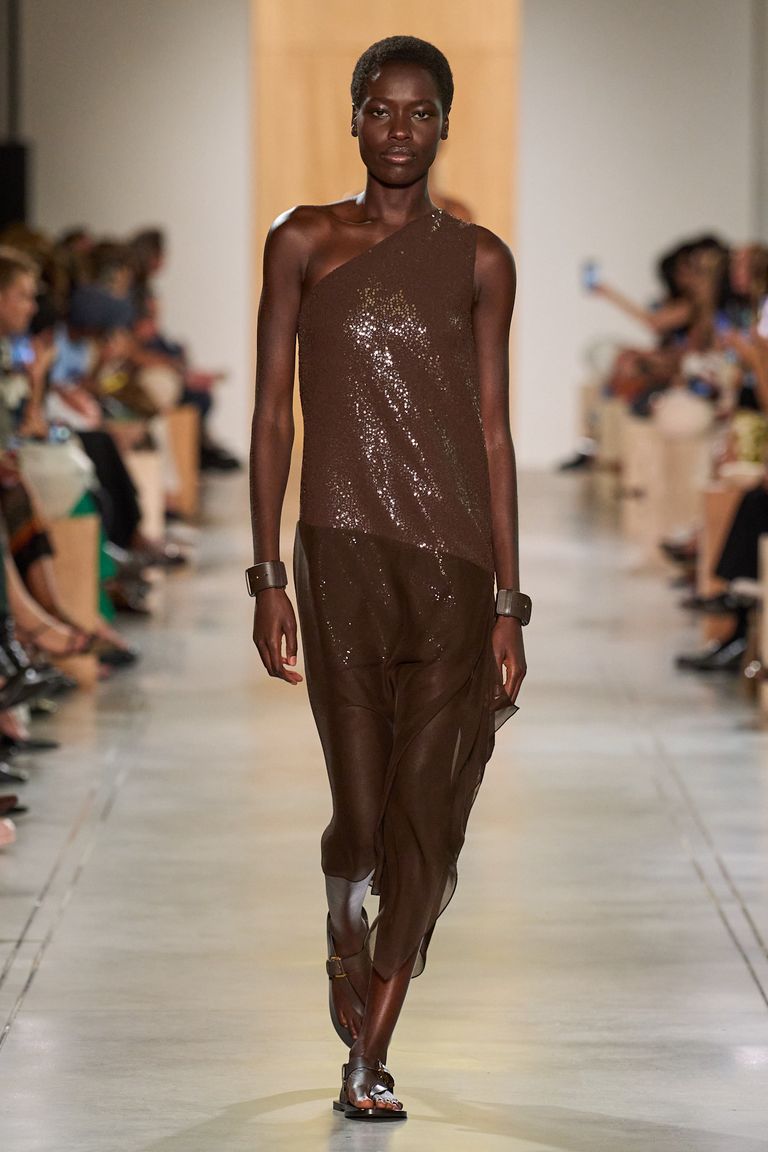 All the Details From the Michael Kors Spring 2026 Runway | Who What Wear