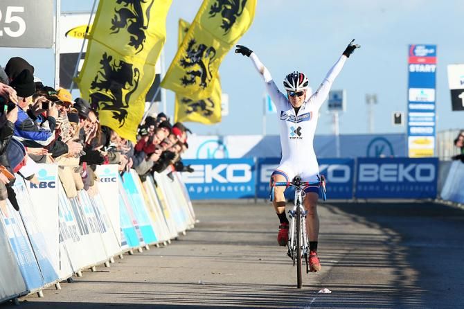 Katie Compton (Trek Cyclocross Collective) takes the win