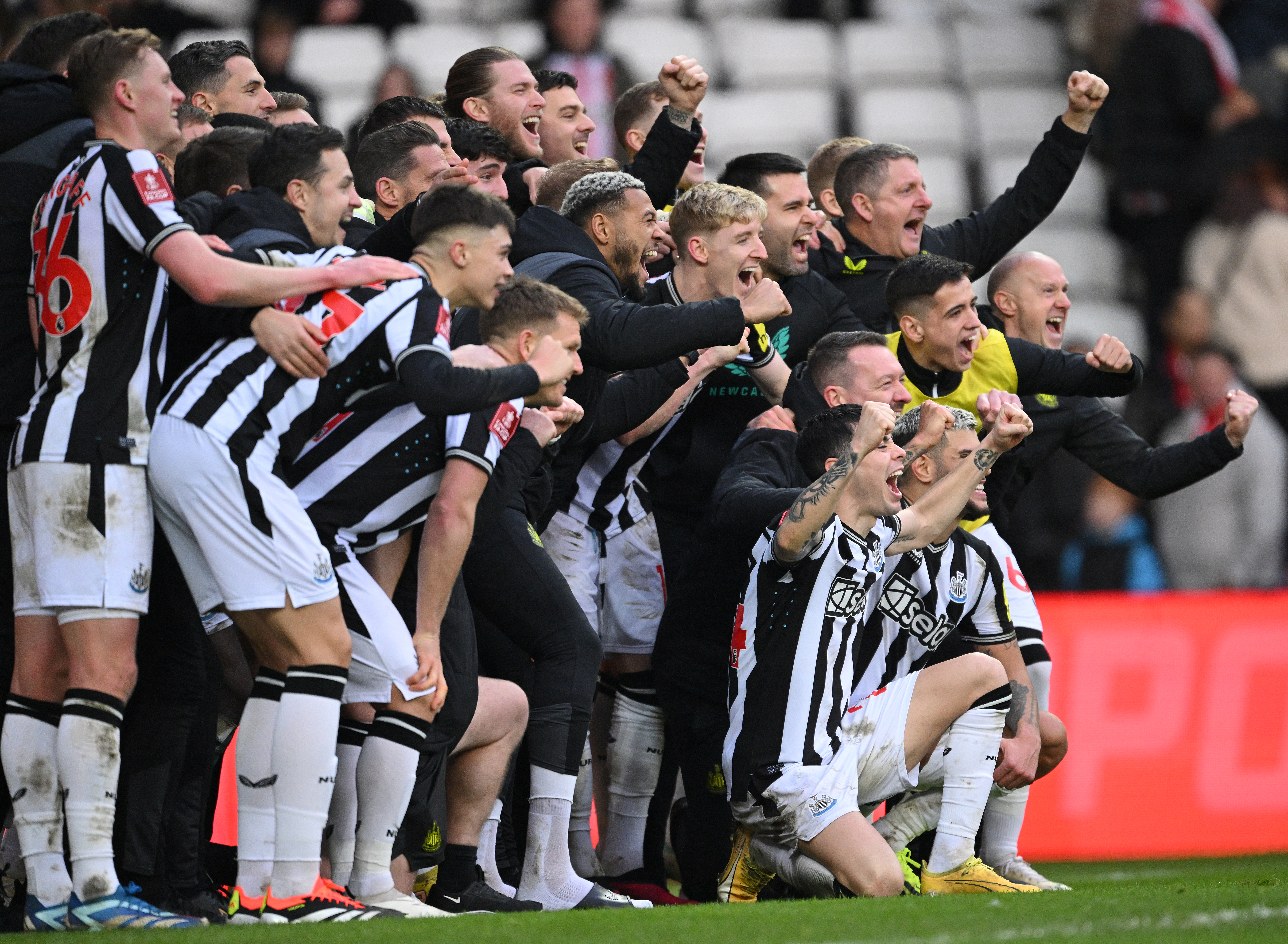 SUNDERLAND, ENGLAND - JANUARY 06: The Newcastle squad pose for a celebration picture after the Emirates FA Cup Third Round match between Sunderland and Newcastle United at Stadium of Light on January 06, 2024 in Sunderland, England. (Photo by Stu Forster/Getty Images)