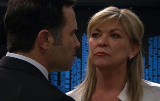 Kim turns her attentions to seducing Graham in Emmerdale