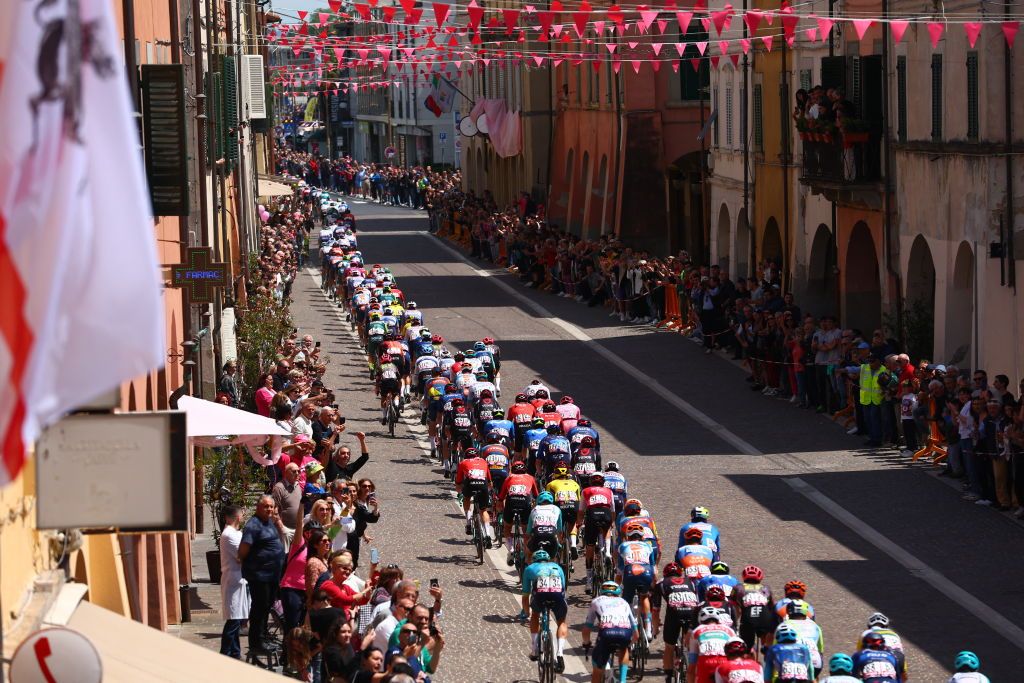 The pack rides in Cascina, Tuscany, during the 6th stage of the 107th Giro d'Italia cycling race, 180 km between Torre del lago Puccini and Rapolano Terme, on May 9, 2024. (Photo by Luca Bettini / AFP)