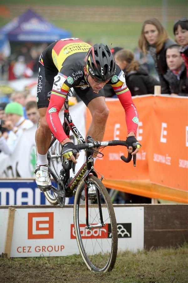 Sven Nys (Landbouwkrediet-Euphony) puts his considerable bike-handling skills on display.