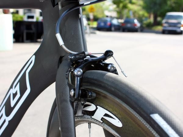 The DA's front brake closely follows the frontal profile of the Bayonet 3 fork.