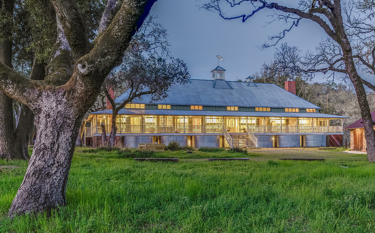 Modern farmhouse in Glen Ellen, California