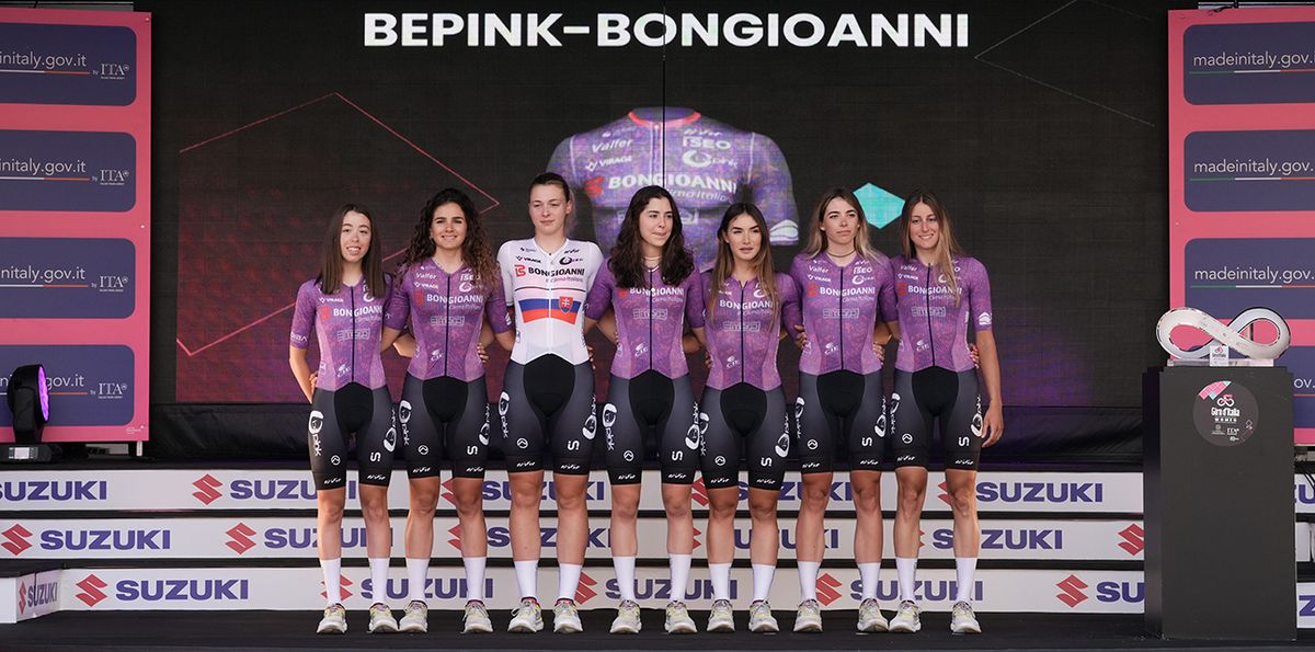 Beepink- Bongioanni team during the team presentation ahead of the Giro d&acirc;Italia Women cycling race in Brescia. The race starts on Sunday, July 7, with the first stage Tudor ITT over 15,7km, from Brescia to Brescia , North west Italy - Saturday, July 6, 2024. Sport - cycling . (Photo by Massimo Paolone/Lapresse)