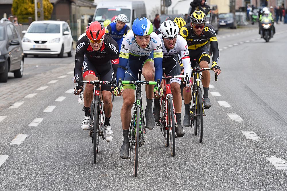 Jens Keukeleire leads a select group near the finale.