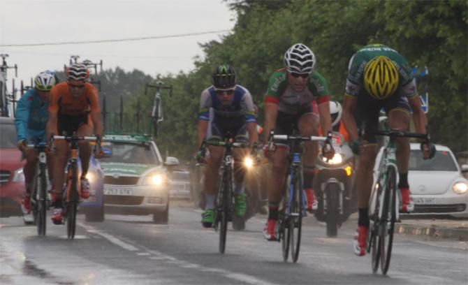 The breakaway contests an intermediate sprint