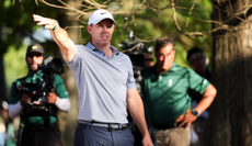 Rory moves patrons out the way at The Masters