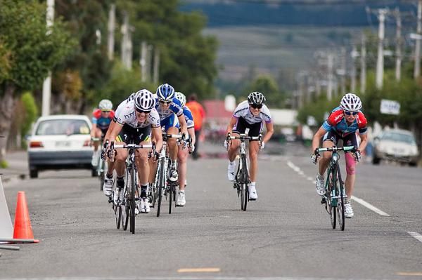 Judith Arndt (HTC Highroad) on the left sprints for the win ahead of Cath Cheatley (Bike NZ National Team (obscured)) and Ruth Corset (Jayco-AIS) on the right.