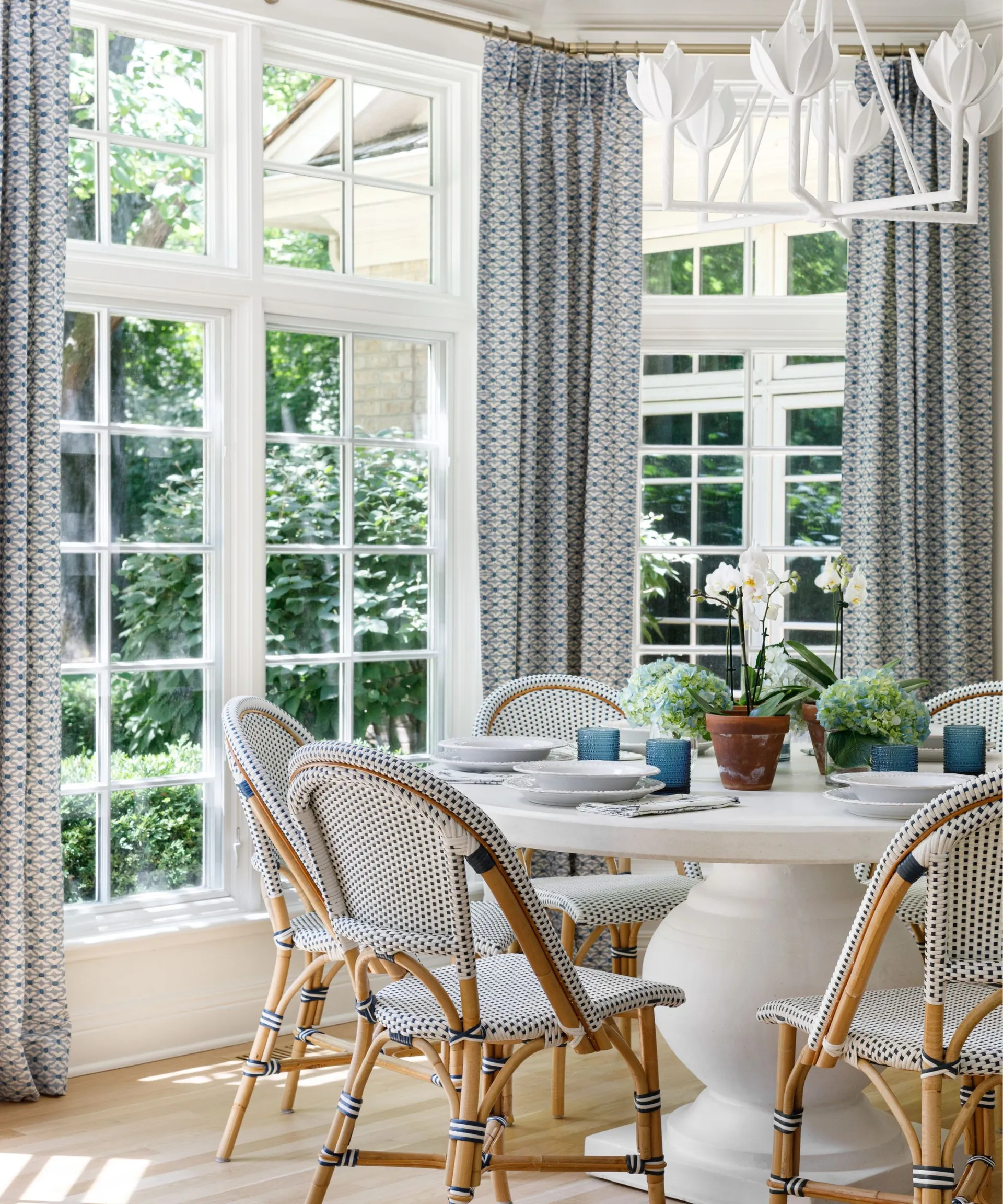 Stylish curtain idea for large windows