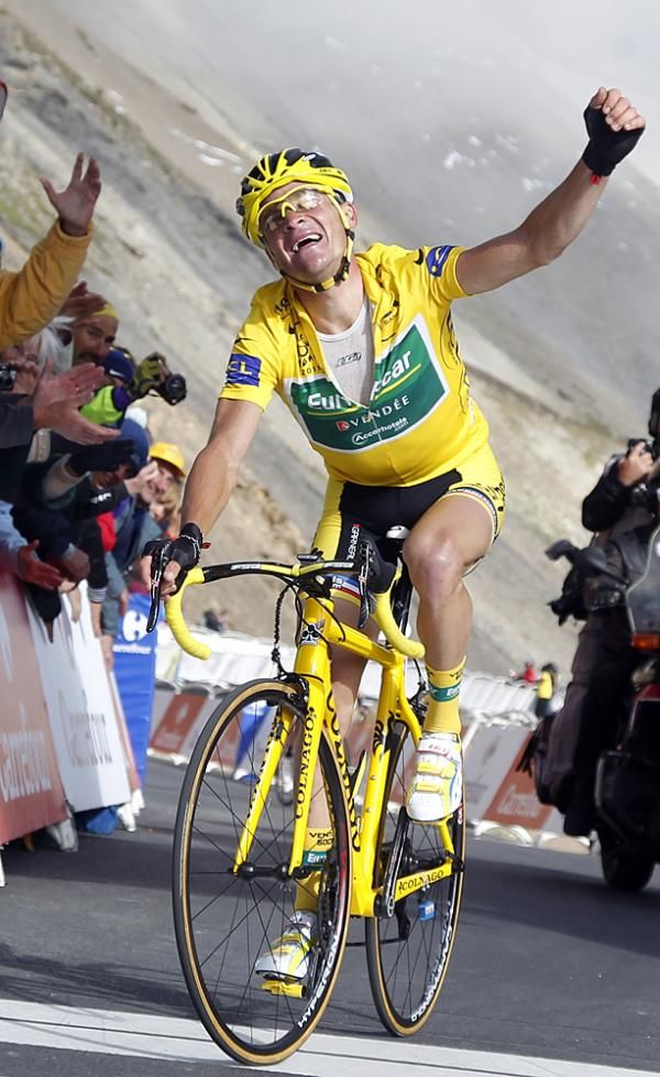 Thomas Voeckler celebrates holding onto the race lead
