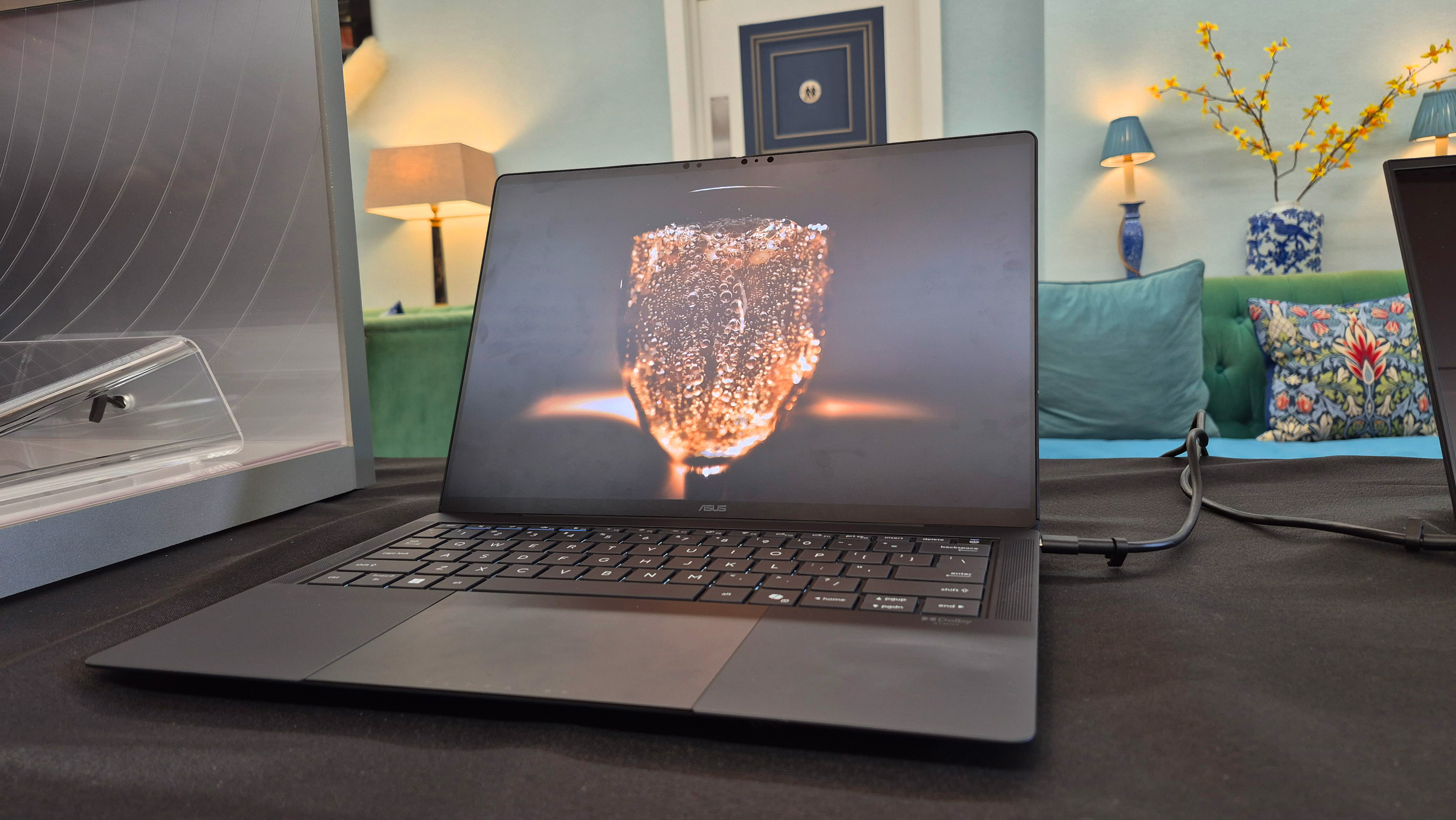 The Asus ExpertBook Ultra on display