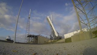 SpaceX Falcon 9 Rocket Sports Re-Usable Tech