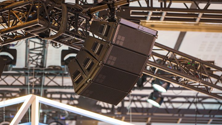 Inside the Les Salles du Carrousel.