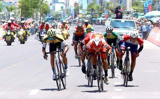 Stage 8 - HTV Cup: Nguyen Duong Ho Vu wins from 100km long breakaway