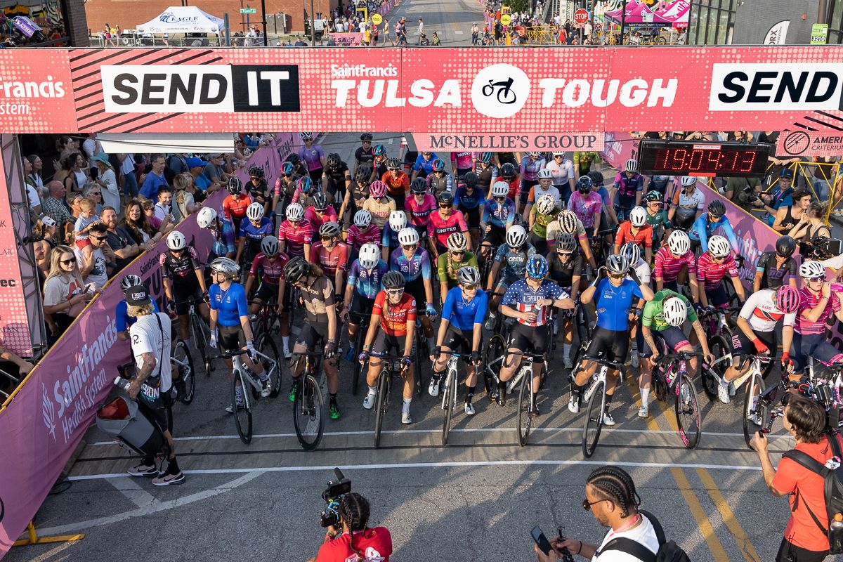Women's pro field on the start line