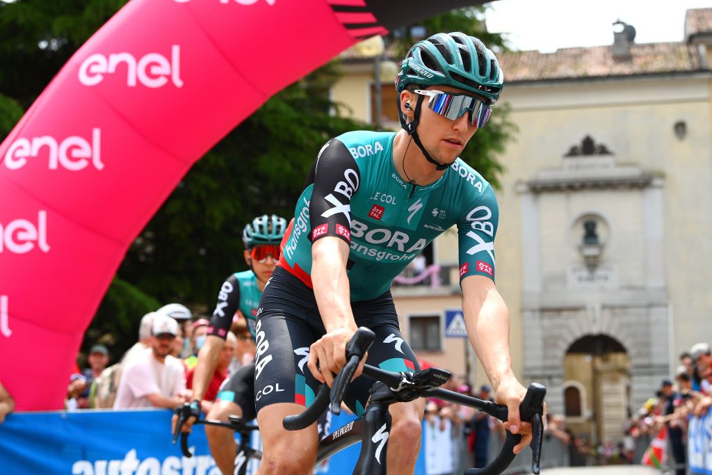 PASSO FEDAIA ITALY MAY 28 Jai Hindley of Australia and Team Bora Hansgrohe prior to the 105th Giro dItalia 2022 Stage 20 a 168km stage from Belluno to Marmolada Passo Fedaia 2052m Giro WorldTour on May 28 2022 in Passo Fedaia Italy Photo by Tim de WaeleGetty Images
