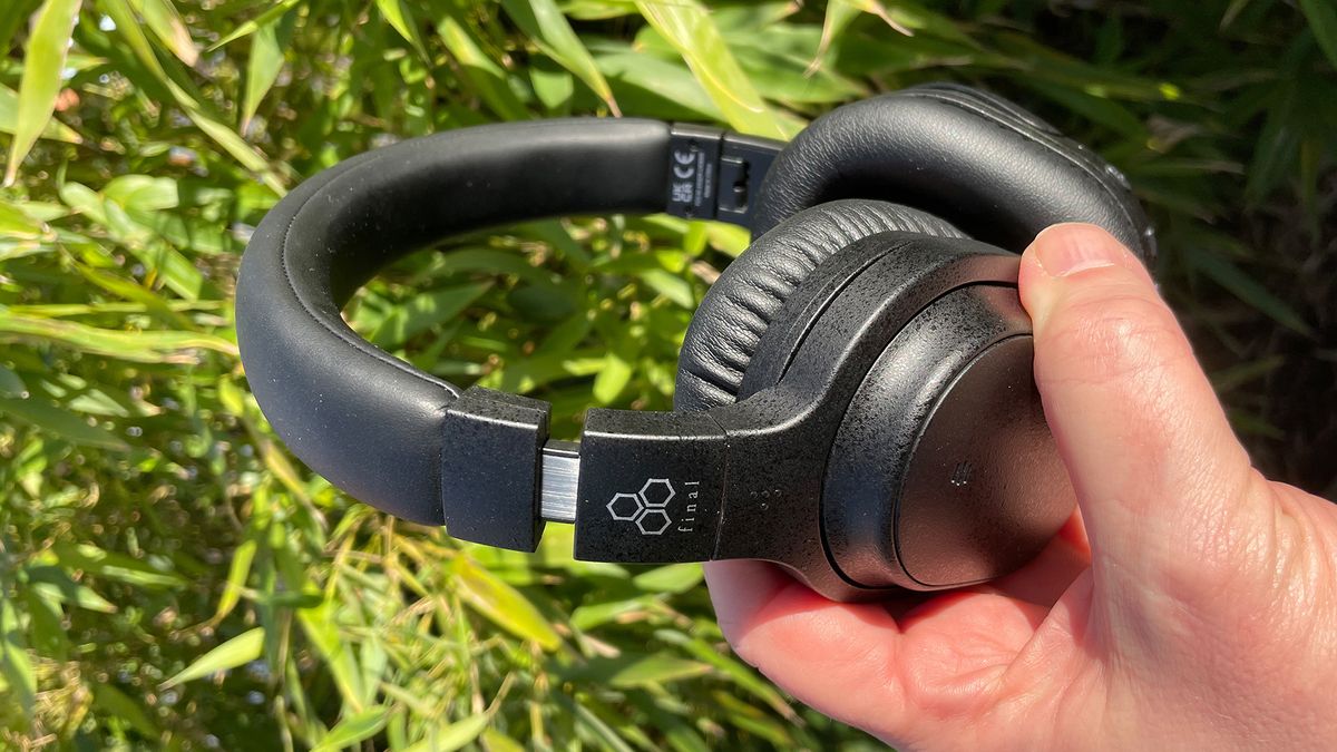 オーディオ機器 イヤフォン Final UX3000 review: Well-priced, noise-cancelling over-ear 