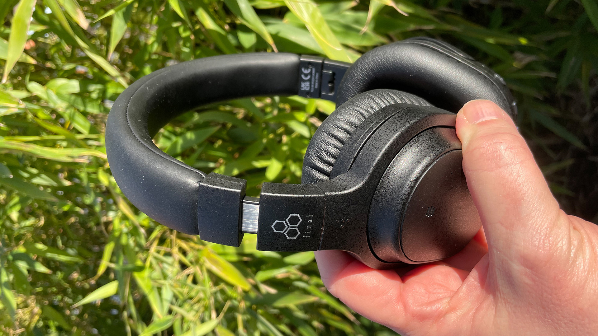 Final UX3000 review: Well-priced, noise-cancelling over-ear