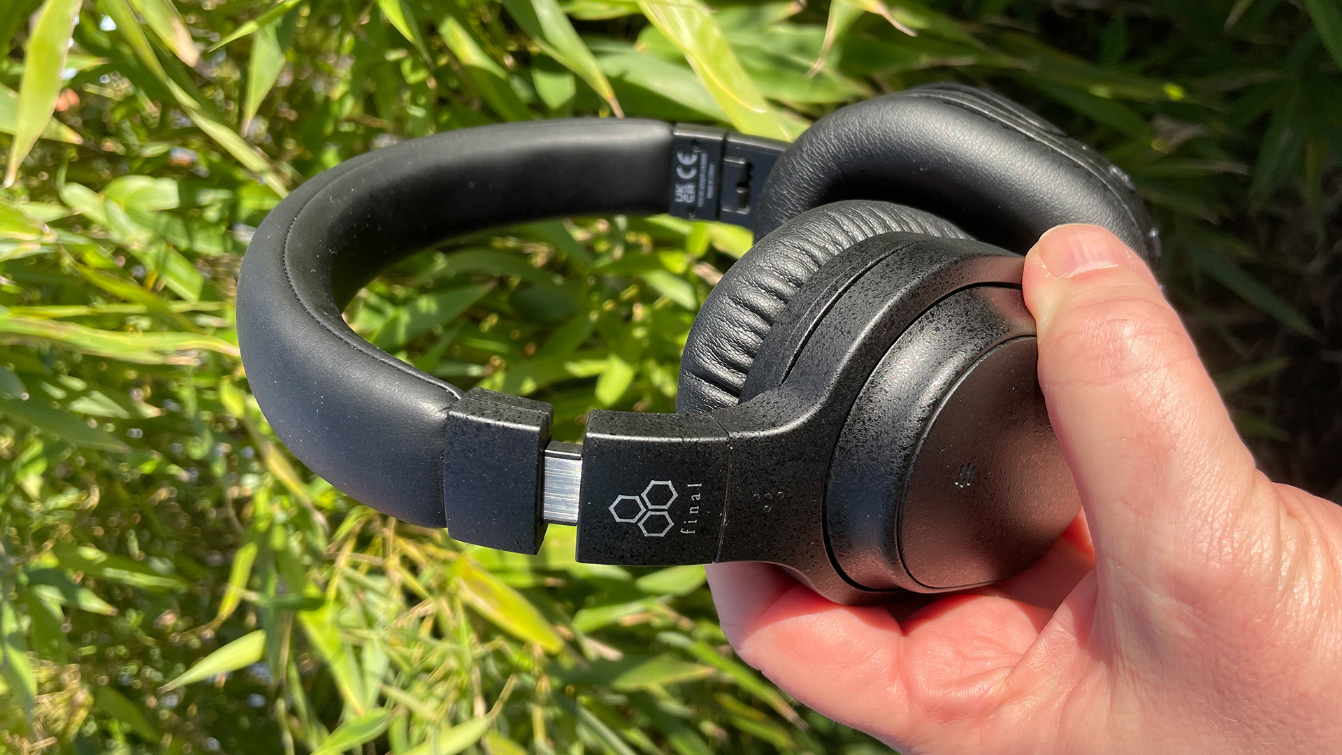 Final UX3000 review: Well-priced, noise-cancelling over-ear 