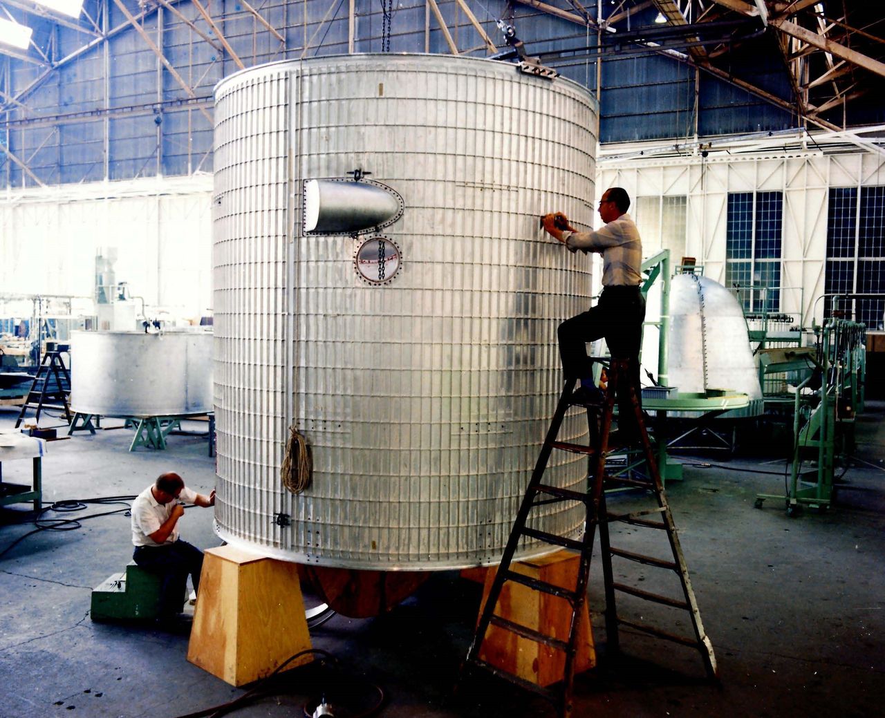 Fabricating a MOL exterior segment.