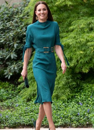 Kate Middleton wearing a turqoise dress.