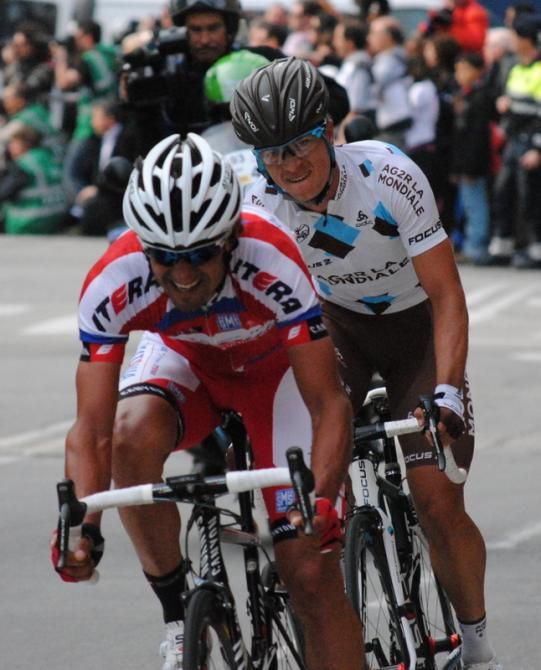 Dani Moreno and Betancur give it a nudge
