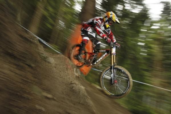 Aaron Gwin (Trek World Racing) speeds to a win.