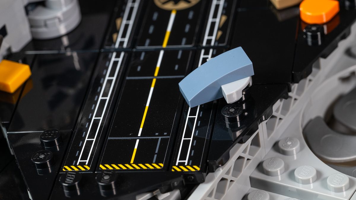 The Avengers Helicarrier (76295) close-up of Quinjet