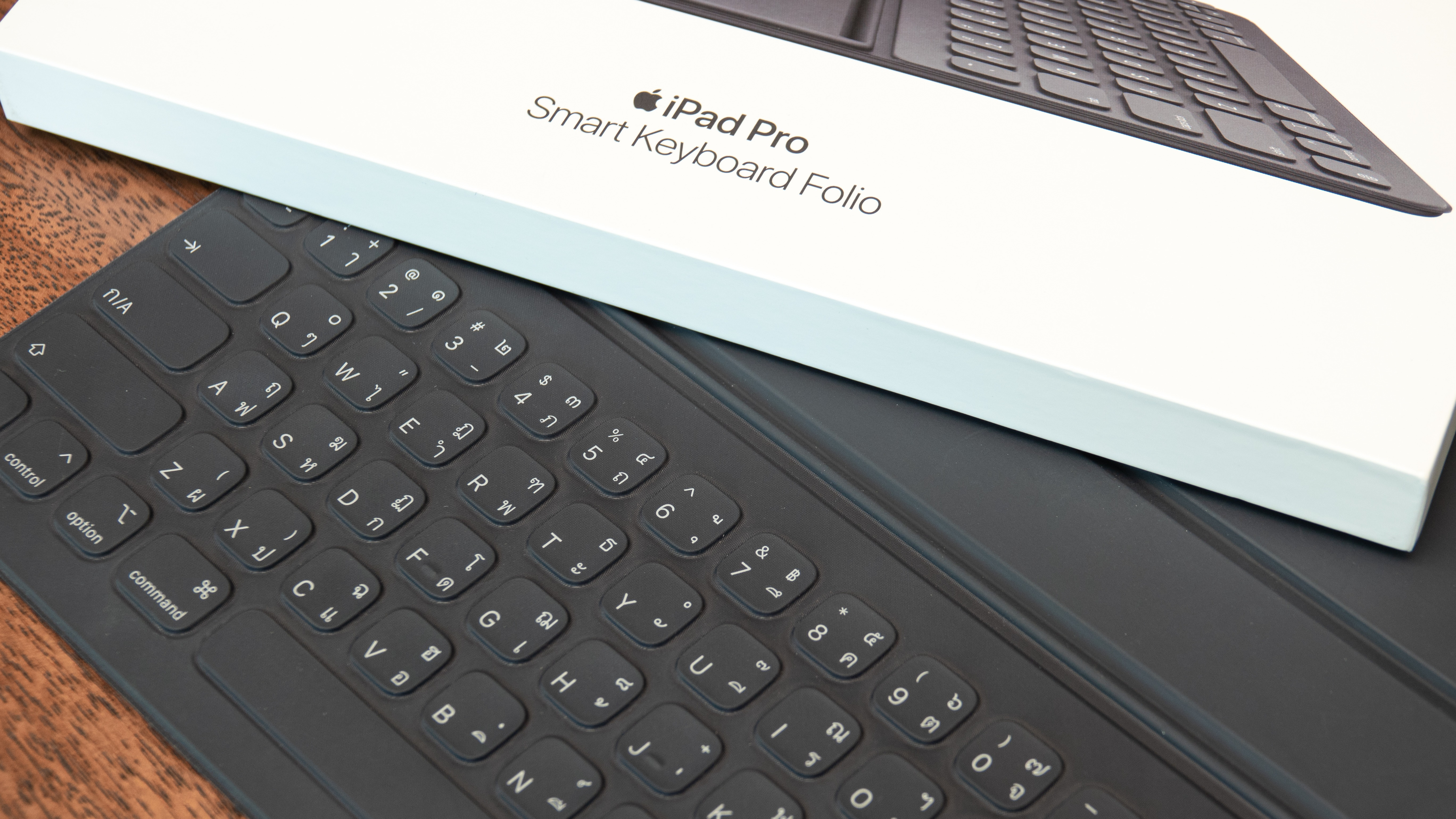 IPad Pro Smart Keyboard Folio mit Box