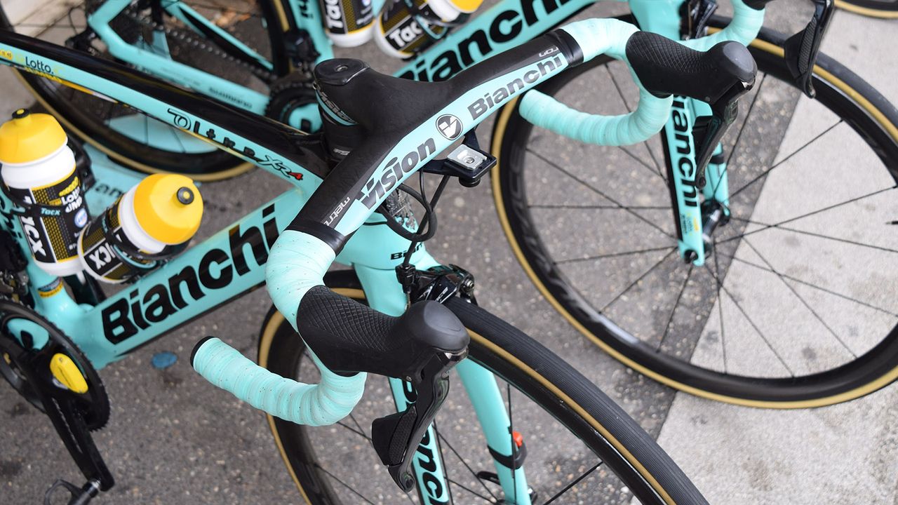 Vision have a special edition celeste version of their Metron integrated handlebars for LottoNL-Jumbo